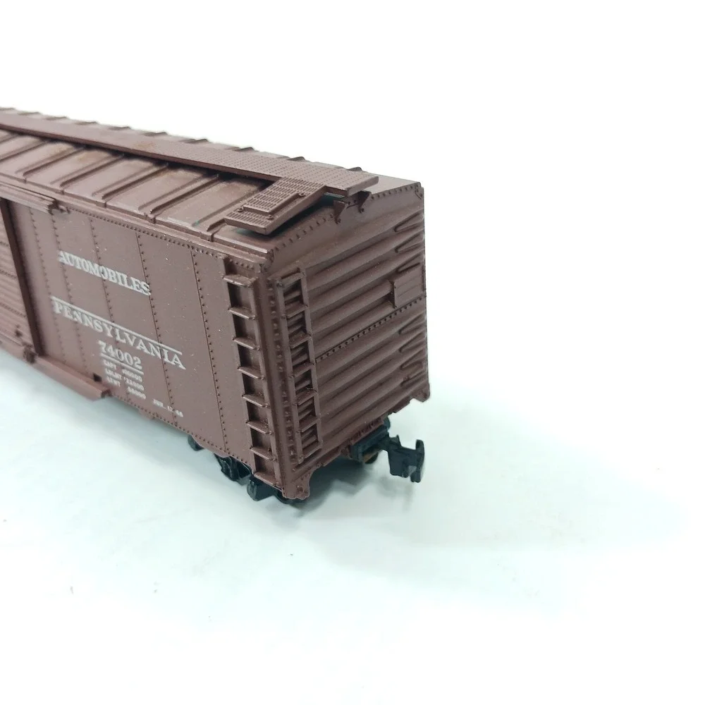 Athearn HO Scale Pennsylvania Railroad 50 Ft Plug Door Boxcar 74002 Brown PRR
